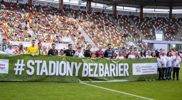 Pełne emocje zaczynają się od pełnych trybun.  Wracają „Stadiony Bez Barier”