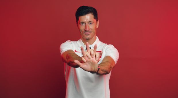 Robert Lewandowski i reprezentanci Polski: Trenuję – Ratuję